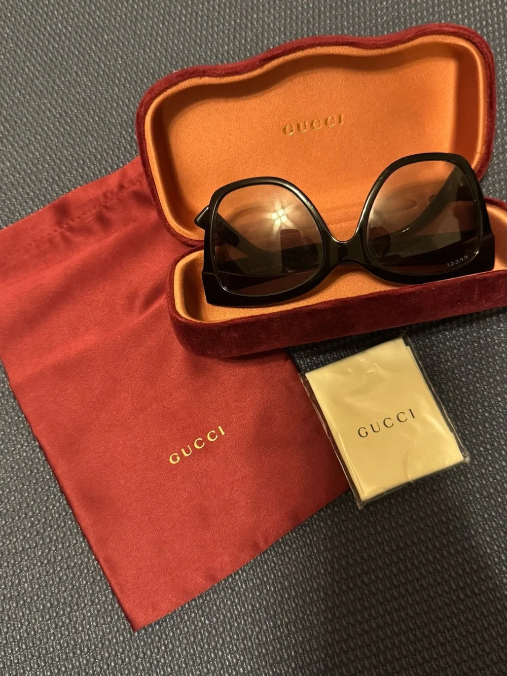 Gucci Black Frame Sunglasses (Gucci GG0459S 001)
